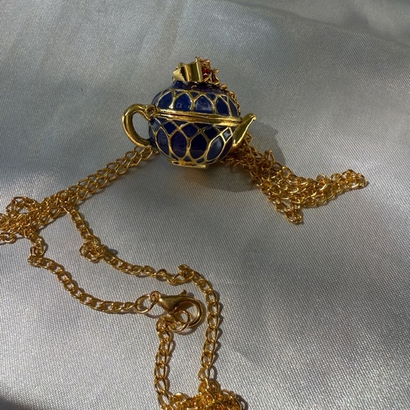 Anthropologe unique adjustable Blue and Gold Teapot Pendant Necklace - Picture 4 of 9